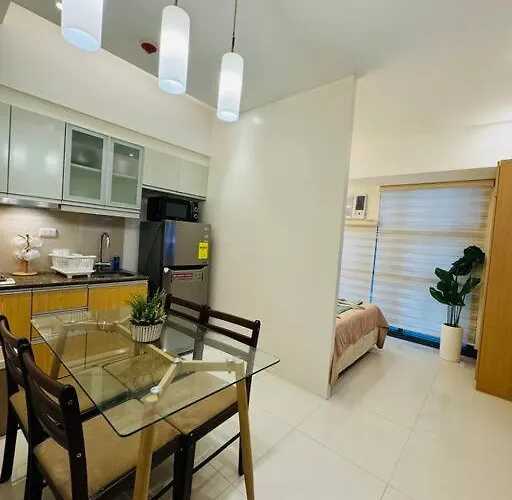 Staycation In Mckinley Walking Distance To Venice Mall Apartamento *