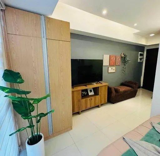 Staycation In Mckinley Walking Distance To Venice Mall Apartamento Manila