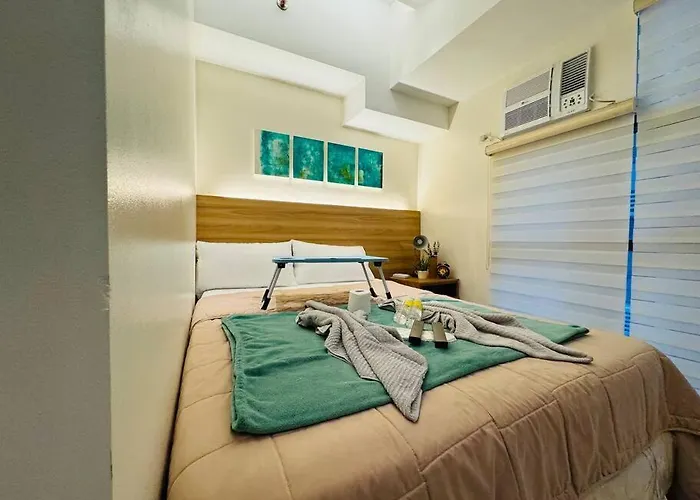 Staycation In Mckinley Walking Distance To Venice Mall Manila
